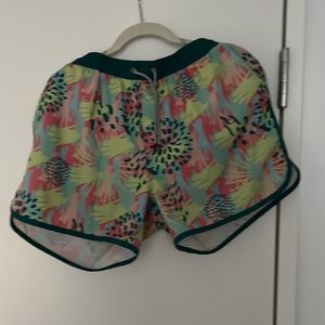 Maamgic 70’s style 4in shorts worn once. Size XL but fits L too.